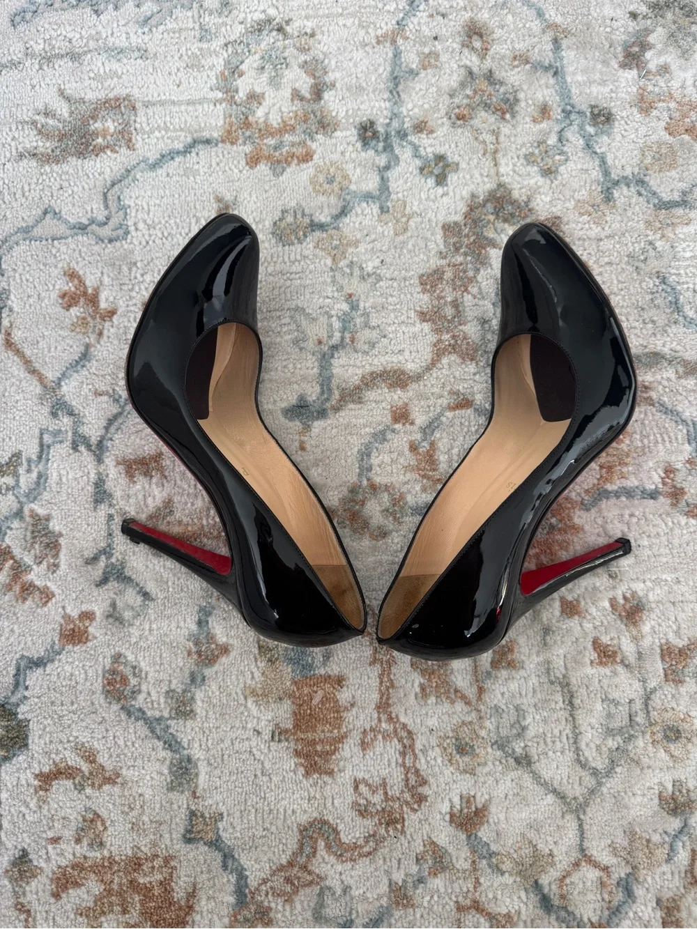 CHRISTIAN LOUBOUTIN Black Patent Leather Pumps 39.5